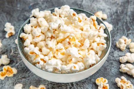 Popcorn na jesienno-zimowe wieczory: historia, tajemnice i magia prażonej kukurydzy