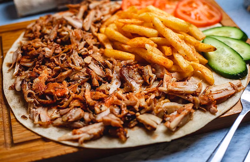 Kebab doskonały: jak zoptymalizować pracę dzięki opiekaczom i nożom elektrycznym